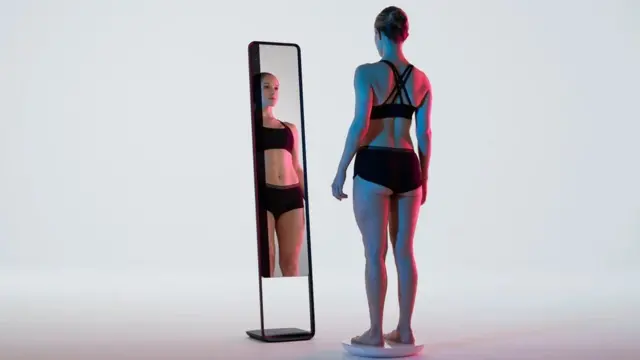 உடலை 3டியாக மாற்றும் மாயக்கண்ணாடி