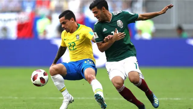 La batalla está siendo intensa en el centro del campo, que por ahora gana México.