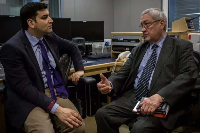 Gordon Corera con el General Vyacheslav Trubnikov en Moscú.