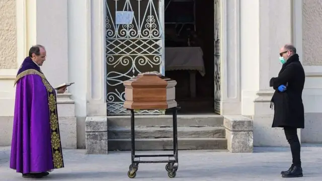 స్పెయిన్లో ఈ వారంలో రోజువారీ మరణాల సంఖ్య తొలిసారి తగ్గింది