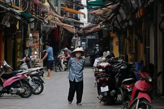 Đường phố Hà Nội ngày 27/4