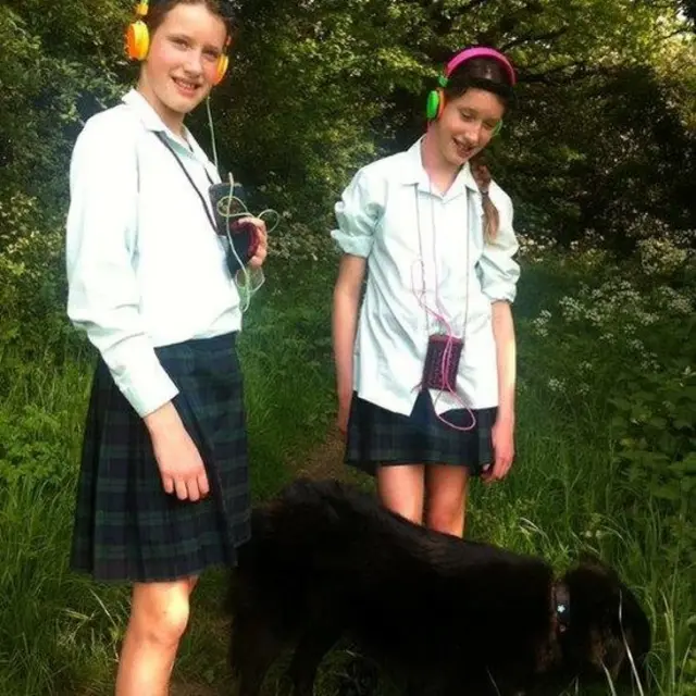Дочери Яны в школьной форме
