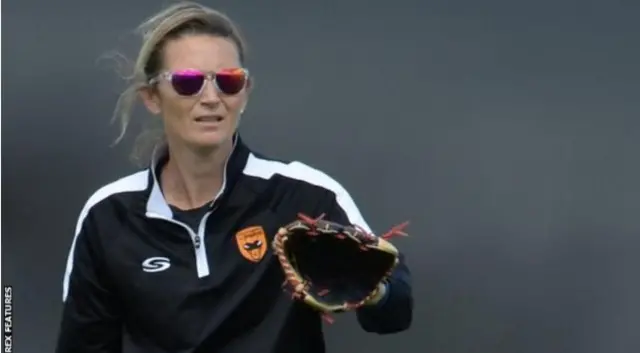 චාලට් එඩ්වර්ඩ්ස්