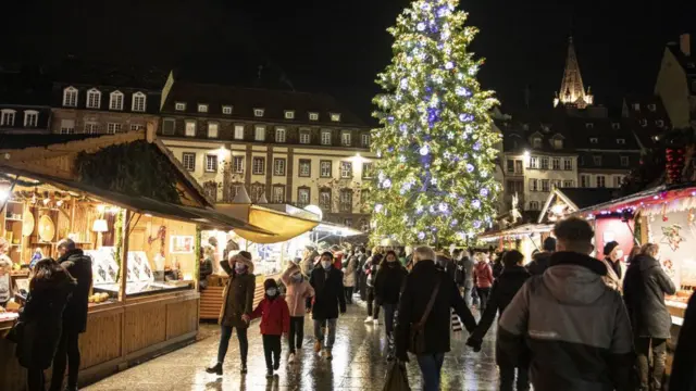 Рождественские украшения в Страсбурге
