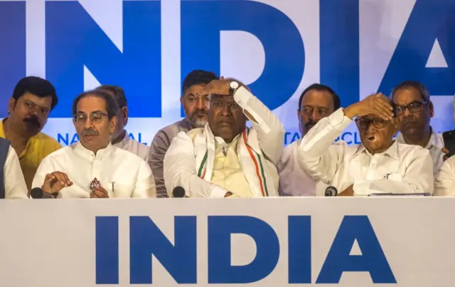 उद्धव ठाकरे, मल्लिकार्जुन खरगे आणि शरद पवार