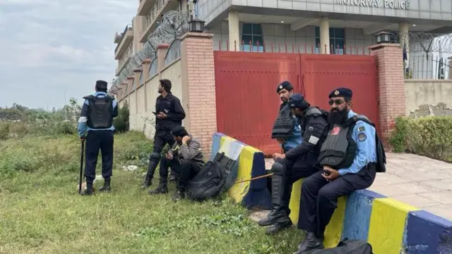 இம்ரான் கான்