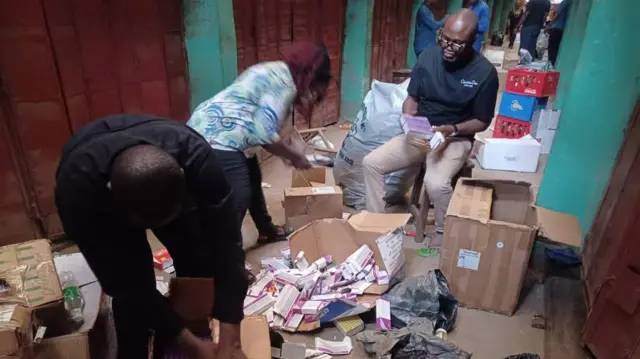 Oge ndị ọrụ Nafdac gara ahịa Ọgwọ Ọgwụ n'ọnịcha