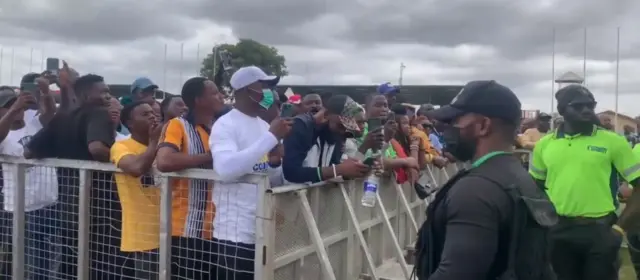 Ndị oti egwu buru ngwaegwu ha gaa ama egwuregwu Tafawa Balewa na Legọs kpọkọọ ndị ntoroọbịa ikporie ndụ mana ihe ga-anabata ha bụ PVC.