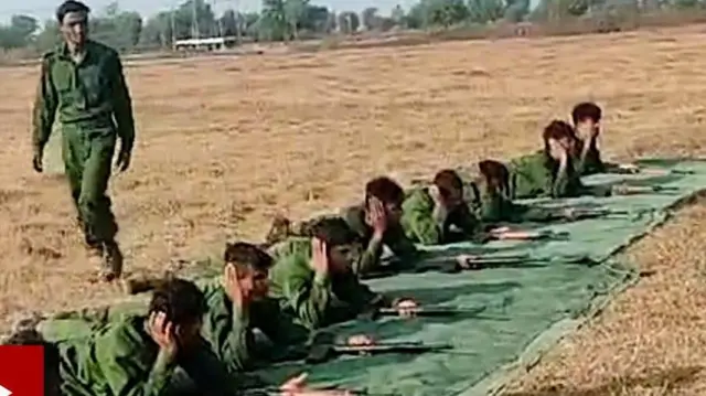 মিয়ানমার সামরিক বাহিনীর ক্যাম্পে রোহিঙ্গাদের প্রশিক্ষণ