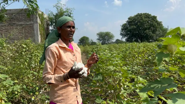 ऑनलाईन केवायसी करायलाही अनेकांना अडचणी येत आहेत.