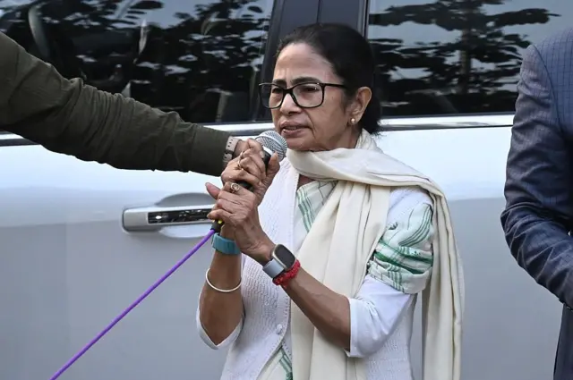 গুরুত্বপূর্ণ সাক্ষ্যপ্রমাণ সরিয়ে নিয়েছেন বলে ইডি অভিযোগ করেছে মমতা ব্যানার্জীর বিরুদ্ধে