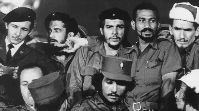 কিউবার বিপ্লবের পর অন্যদের সঙ্গে চে গেভারা