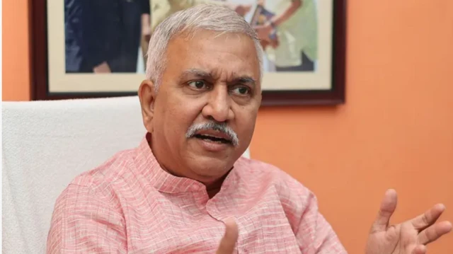 நாராயணன் திருப்பதி.