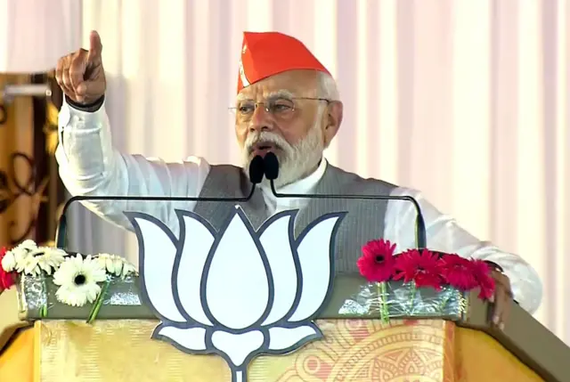 मध्यप्रेदश के रतलाम में एक चुनावी रैली में पीएम नरेंद्र मोदी