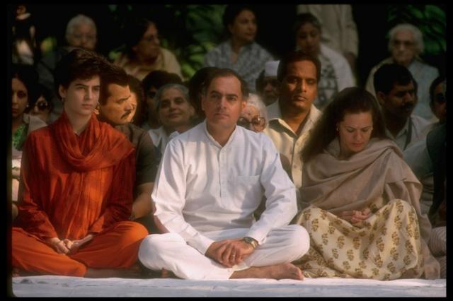 Indira Gandhi's funeral Priyanka sat next to her father and mother. 1984