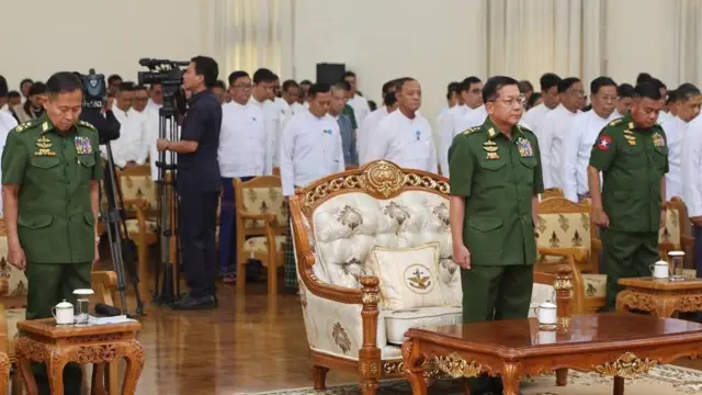 ဗိုလ်ချုပ်မှူးကြီးမင်းအောင်လှိုင်၊ ဒုတိယဗိုလ်ချုပ်မှူးကြီးစိုးဝင်းနဲ့ ဗိုလ်ချုပ်ကြီးရဲဝင်းဦး