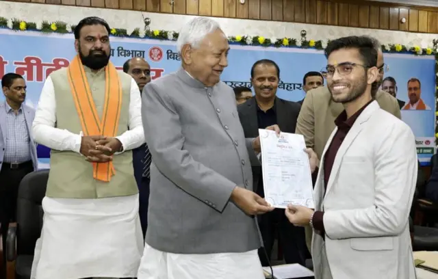 బిహార్, నితీశ్ కుమార్, హిజాబ్, ఆయుష్