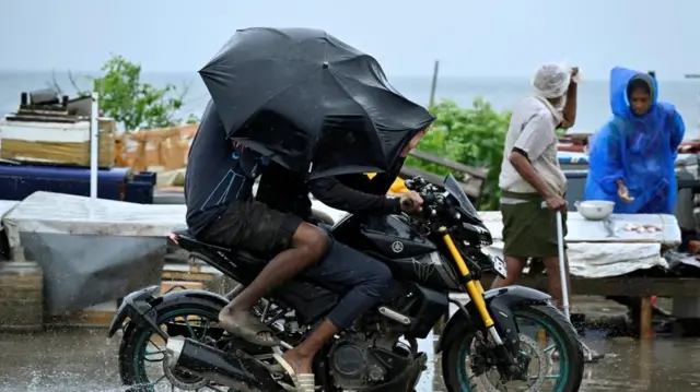 मोन्धा आँधीअघि भारतमा आएको हावाहुरी