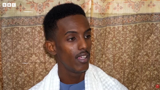 Wuxuu Rajeynayaa in wiilkiisa uu ka dhaxlo qaadidda qasiidooyinka