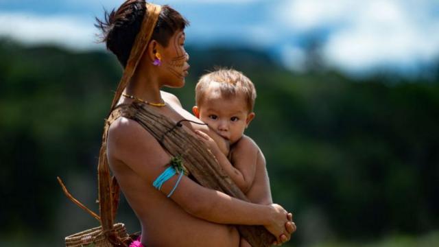 Mãe e filho yanomami