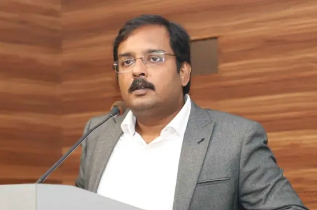 'தமிழ்நாட்டில் ஒரே ஆண்டில் 3 ஆயிரம் புகார்கள்': வாட்ஸ்ஆப் மோசடியில் இருந்து தற்காத்துக் கொள்வது எப்படி?