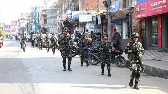 फागुन २१ को चुनावका लागि ठाउँ ठाउँमा सुरक्षाकर्मीहरू परिचालित भइसकेका छन्