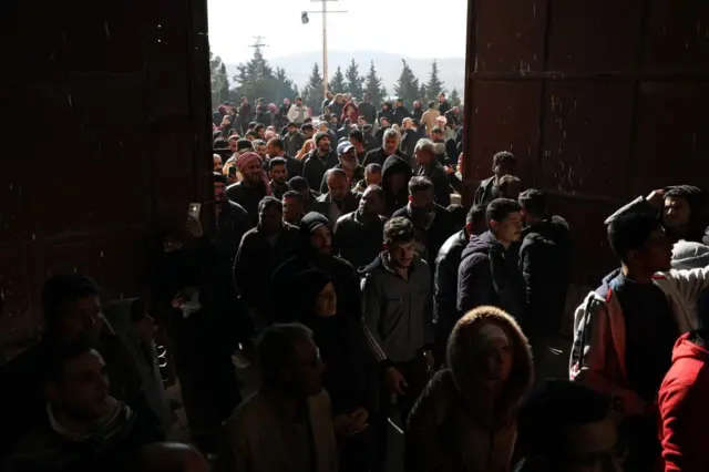 Igurube ndị mmadụ na-abata n'ụlọmkpọrọ Saydnaya