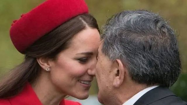 Di Princess of Wales and she dey Hongi wit one of di Maori leaders during her visit to New Zealand for 2014