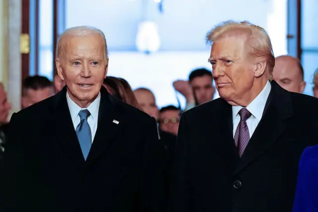 Joe Biden (trái) và Donald Trump vào hôm 20/1/2025