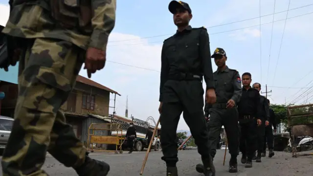 সংঘর্ষ শুরু হওয়ার দুদিনের মধ্যেই সেনা ও কেন্দ্রীয় নিরাপত্তাবাহিনী মোতায়েন করা হয় মণিপুরে