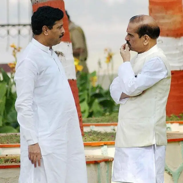 युतीचे पहिले मुख्यमंत्री युतीच्या शिल्पकाराला काय विचारत असतील?