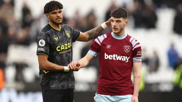 Tim sampingan Liga Premier, West Ham, memiliki Betway sebagai sponsor mereka. Betway adalah perusahaan berbasis Malta yang menargetkan pasar Inggris.