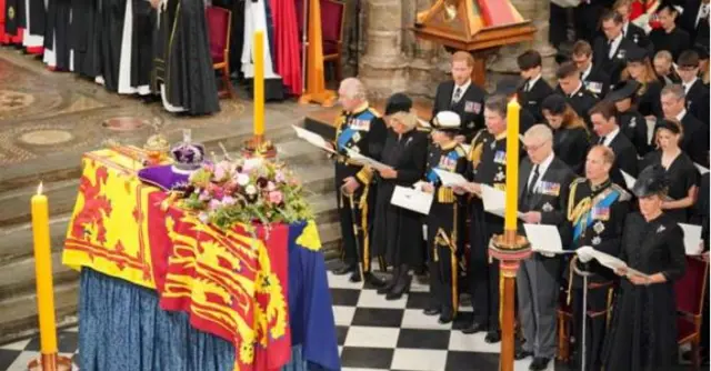 Igbe Ezenwaanyị Elizabeth II n'ime ụlọụka Westminster Abbey ụlọụka ndị Anglịkan