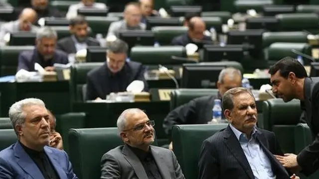 از چپ علی‌اصغر مونسان وزیر میراث فرهنگی، محسن حاجی میرزایی وزیر آموزش و پرورش و اسحاق جهانگیری معاون اول رئیس جمهور ایران