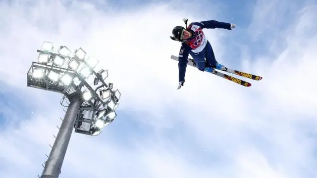 Лижниця-фристайлістка