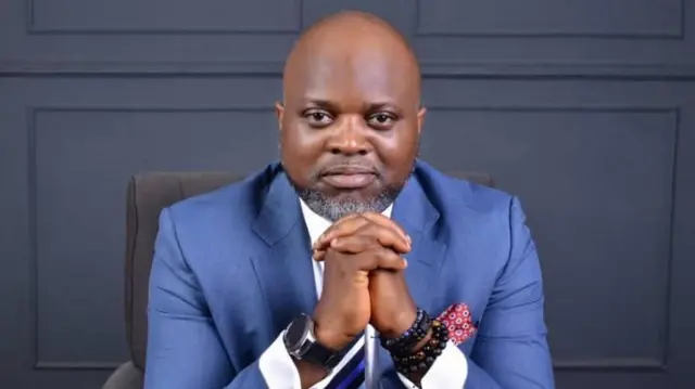 Onimo nipa isuna, Tope Fasua