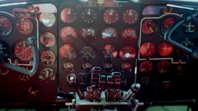 La cabina de los pilotos del Comet.