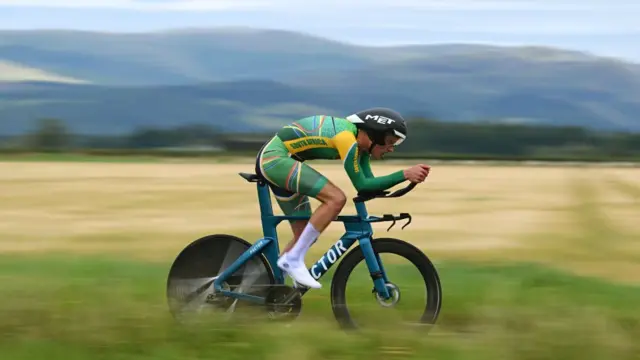 Dillon Geary lati ilẹ South Africa ree nibi to ti n kopa ninu idije awọn awakeke ''Cycling World Championship'' to waye ni Glasgow.