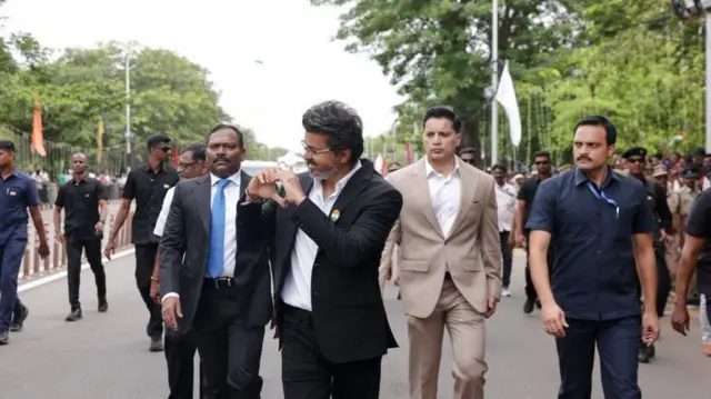 விஜய் 