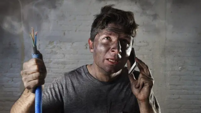 በተበላሹና ትክክለኛ ባልሆኑ ቻርጀሮች ምክንያት በኤሌክትሪክ የመያዝ አደጋ ሊከሰት ይችላል