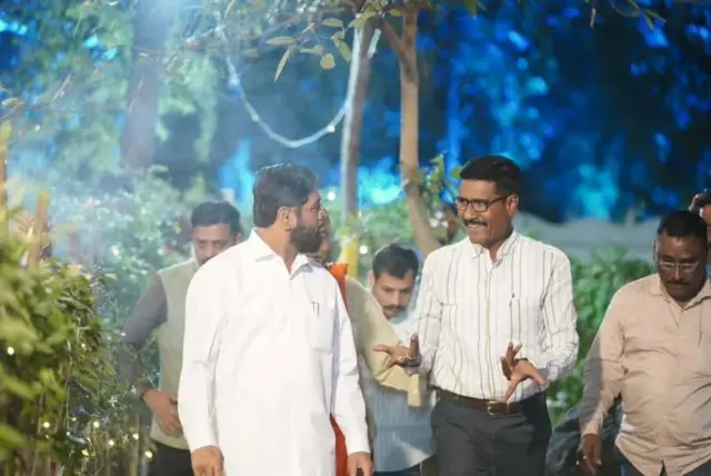 उपमुख्यमंत्री एकनाथ शिंदे आणि परभणी प्रकरणात निलंबित असलेले पोलीस अधिकारी अशोक घोरबांड 