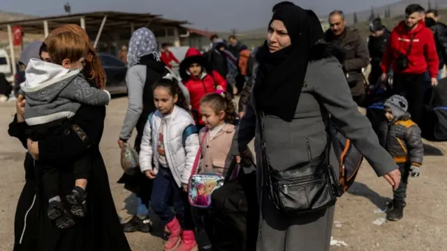 ناجين من الزلزال