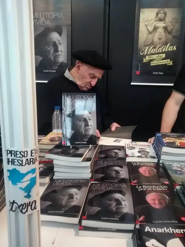 Lucio Urtubia en una firma de libros.