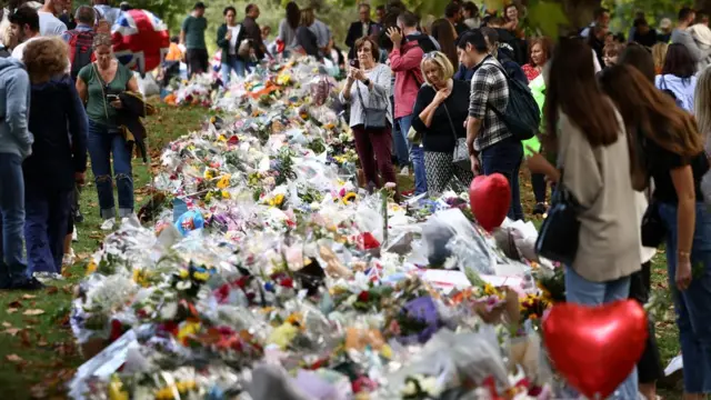 Well-wishers view floral tributes to the Queen left in Green Park near Buckingham Palace