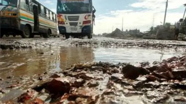 বাংলাদেশের মহাসড়কগুলোয় বর্ষার মৌসুমে দেখা যায় বেহাল দশা