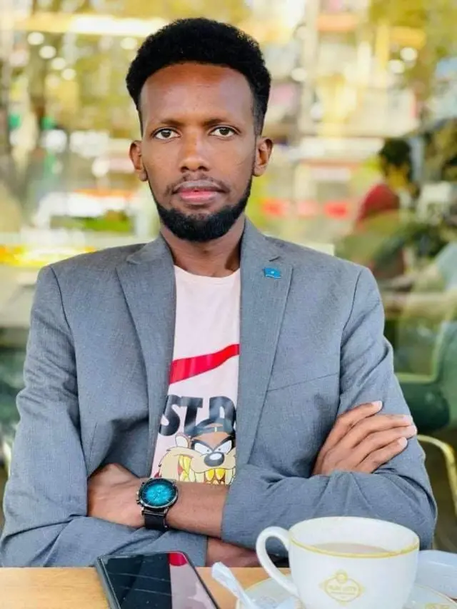 SAFARKII TAHRIIBTA EE XASAN, UK