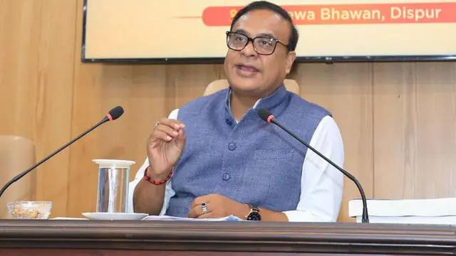 আসামের মুখ্যমন্ত্রী হিমন্ত বিশ্বশর্মা মিঞাঁদের হেনস্থা করার কথা বলছেন বারবার