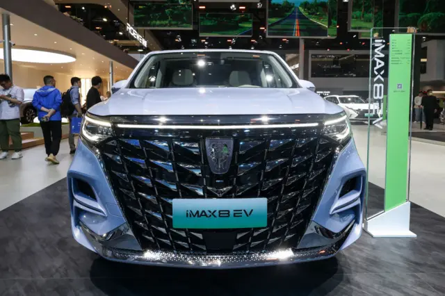 চীনের তৈরি বিদ্যুৎ চালিত গাড়ি