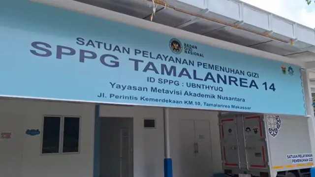 Satuan Pemenuhan Pelayanan Gizi (SPPG) Tamalanrea 14 milik Yayasan Metavisi Akademik Nusantara yang dinaungi oleh Universitas Hasanuddin, Makassar. 