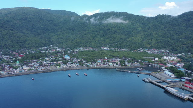 Pemandangan Kecamatan Tahuna, ibukota Kabupaten Kepulauan Sangihe.